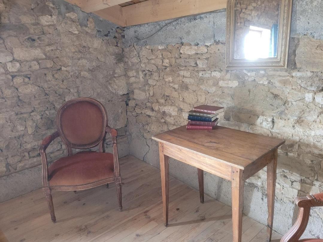 Nuit Insolite, Chambre Au Dessus D'Une Etable La Chapelle-Thémer エクステリア 写真