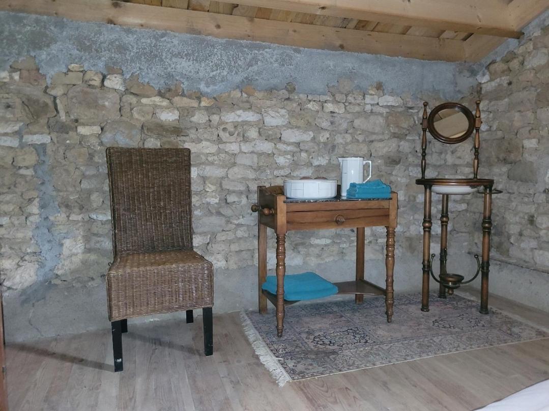 Nuit Insolite, Chambre Au Dessus D'Une Etable La Chapelle-Thémer エクステリア 写真
